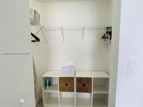 55 SW 9th St 3001, Miami FL 33130