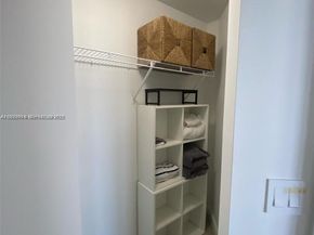 55 SW 9th St 3001, Miami FL 33130