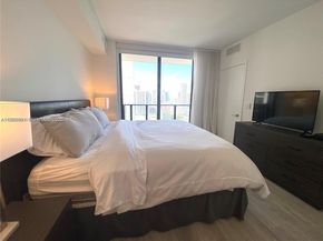 55 SW 9th St 3001, Miami FL 33130