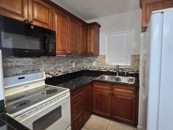 816 NW 87th Ave 406, Miami FL 33172