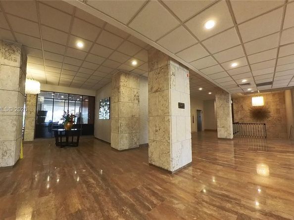 1965 S Ocean Dr 7E, Hallandale Beach FL 33009