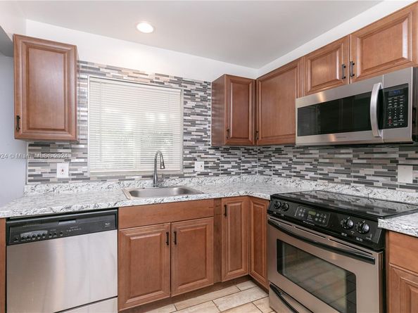 2510 SW Natura Blvd, Deerfield Beach FL 33441