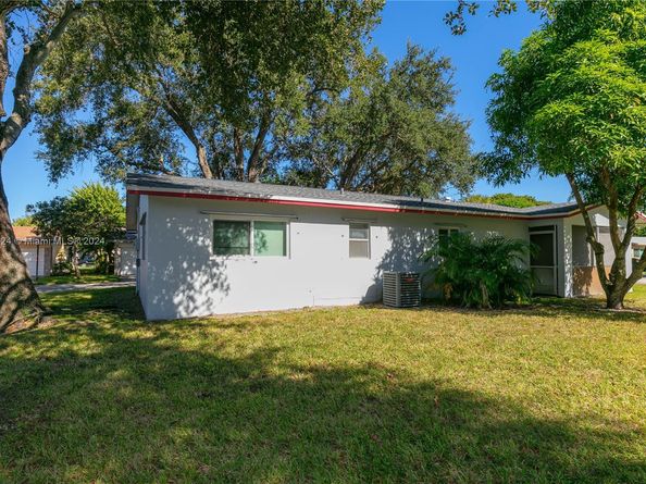 2510 SW Natura Blvd, Deerfield Beach FL 33441