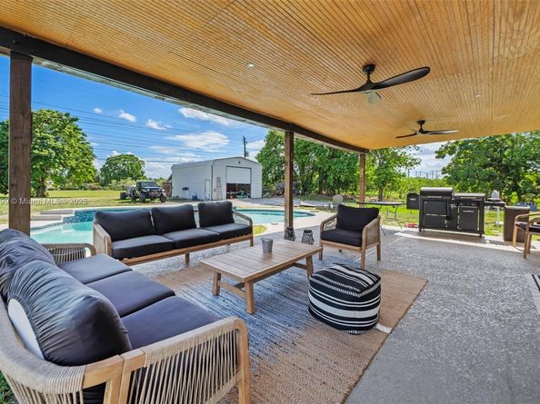 17611 SW 66th St, Southwest Ranches FL 33331