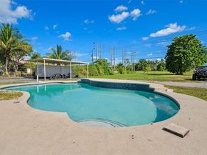 17611 SW 66th St, Southwest Ranches FL 33331