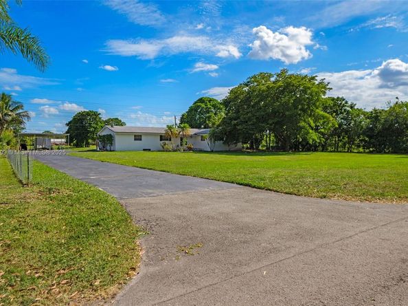 17611 SW 66th St, Southwest Ranches FL 33331