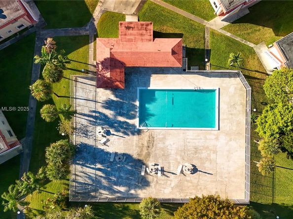 12800 SW 43rd Dr 102B, Miami FL 33175