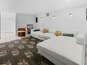 132 Paloma Dr, Coral Gables FL 33143