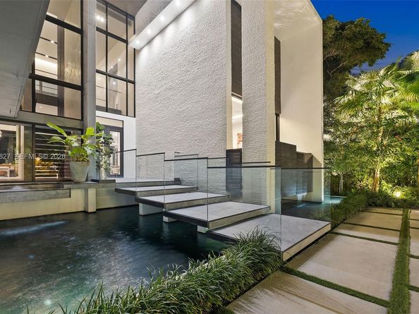 132 Paloma Dr, Coral Gables FL 33143