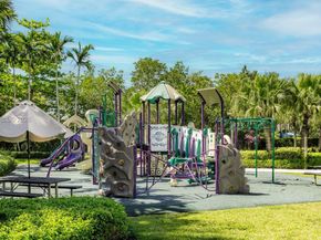 132 Paloma Dr, Coral Gables FL 33143