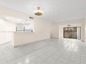 10249 NW 9th St Cir 1078, Miami FL 33172