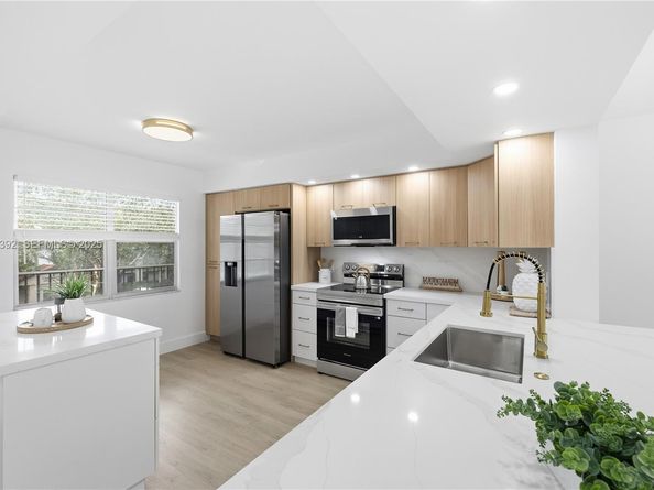 1101 SW 128th Ter 313C, Pembroke Pines FL 33027