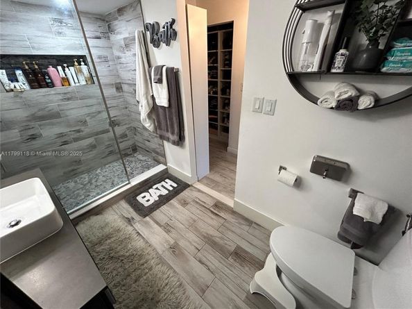 800 NE 195th St 409, Miami FL 33179