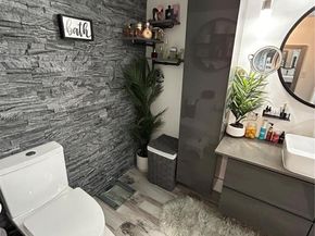 800 NE 195th St 409, Miami FL 33179