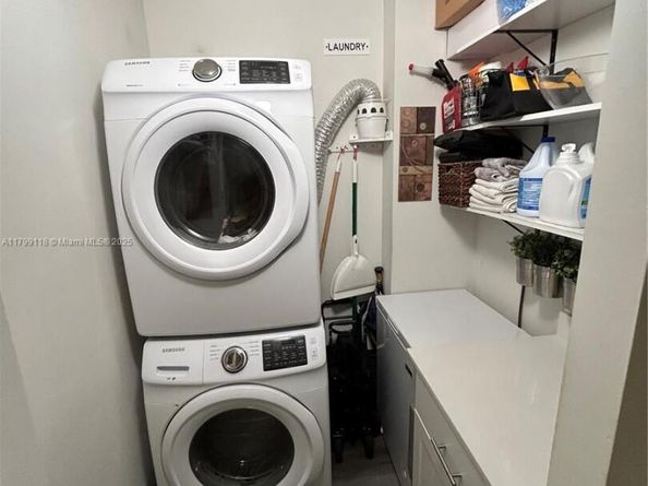 800 NE 195th St 409, Miami FL 33179