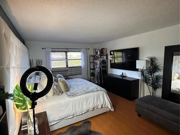 800 NE 195th St 409, Miami FL 33179