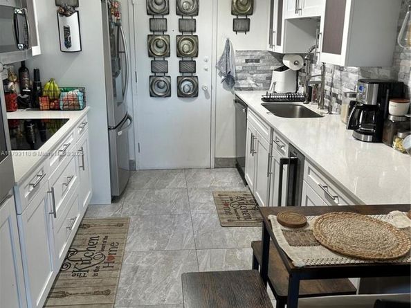 800 NE 195th St 409, Miami FL 33179