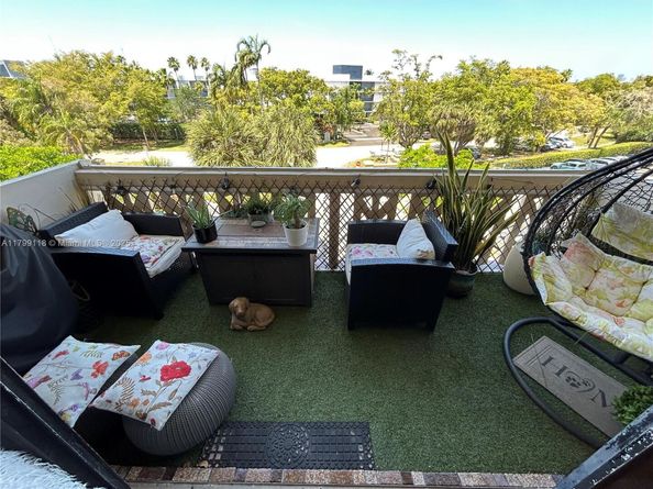 800 NE 195th St 409, Miami FL 33179