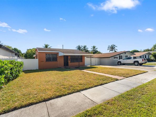 1260 NE 155th St, North Miami Beach FL 33162