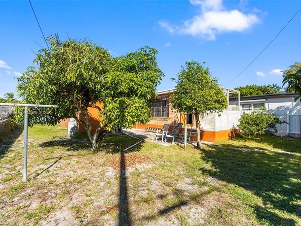 1260 NE 155th St, North Miami Beach FL 33162