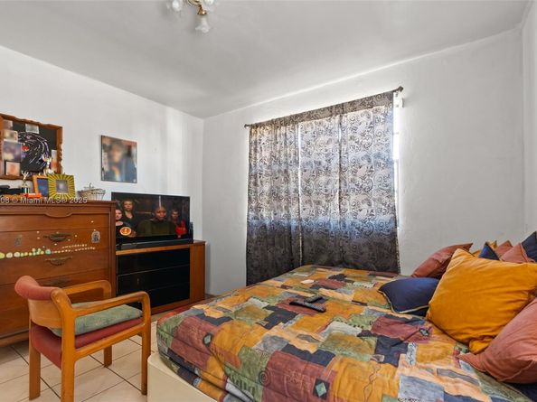 1260 NE 155th St, North Miami Beach FL 33162