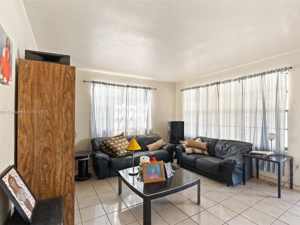 1260 NE 155th St, North Miami Beach FL 33162