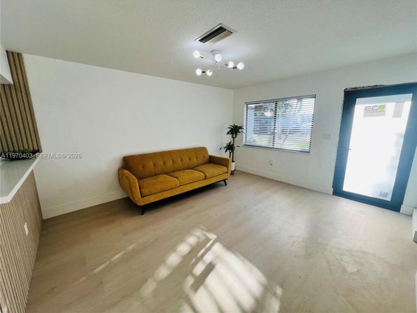 19133 NW 35th Ave, Miami Gardens FL 33056