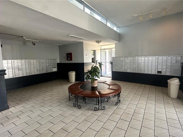 447 NE 195th St 115, Miami FL 33179