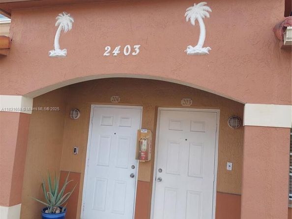 2403 W 76th St 203, Hialeah FL 33016
