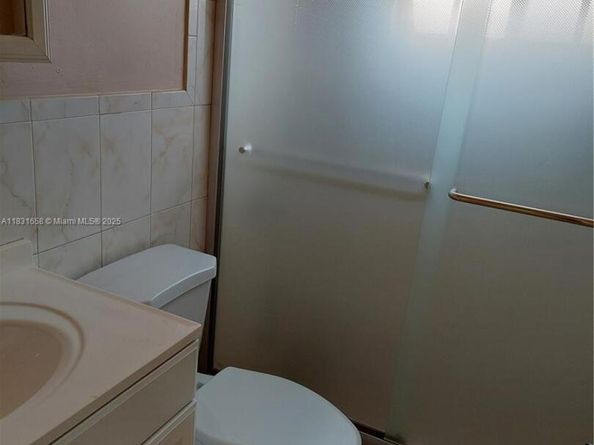 2403 W 76th St 203, Hialeah FL 33016