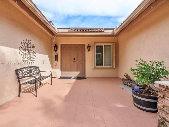 8931 NW 55th Pl, Coral Springs FL 33067