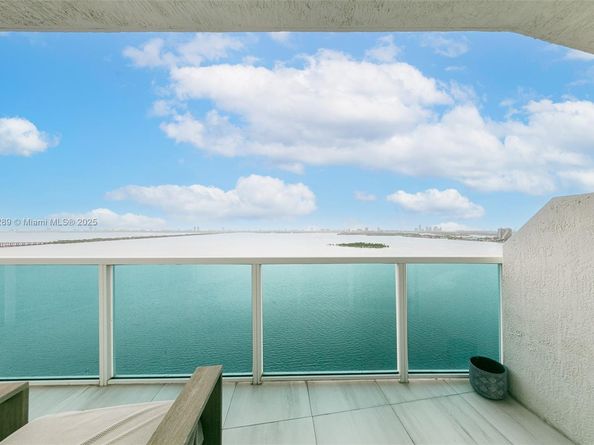 700 NE 25th St 2003, Miami FL 33137