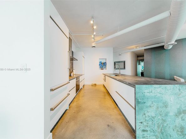 700 NE 25th St 2003, Miami FL 33137
