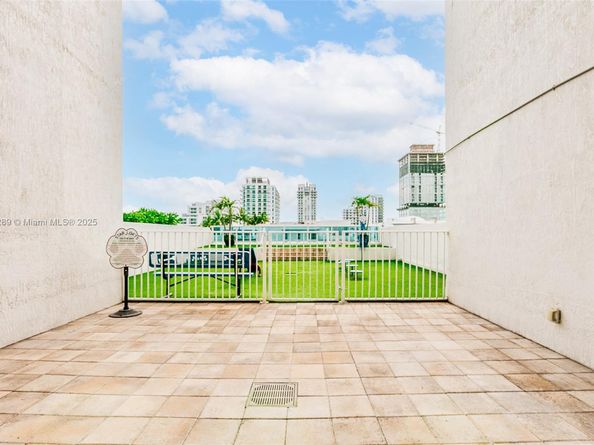 700 NE 25th St 2003, Miami FL 33137