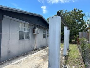 164 SW 2nd Ct, Deerfield Beach FL 33441