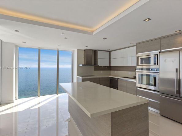 881 Ocean Dr 18F, Key Biscayne FL 33149