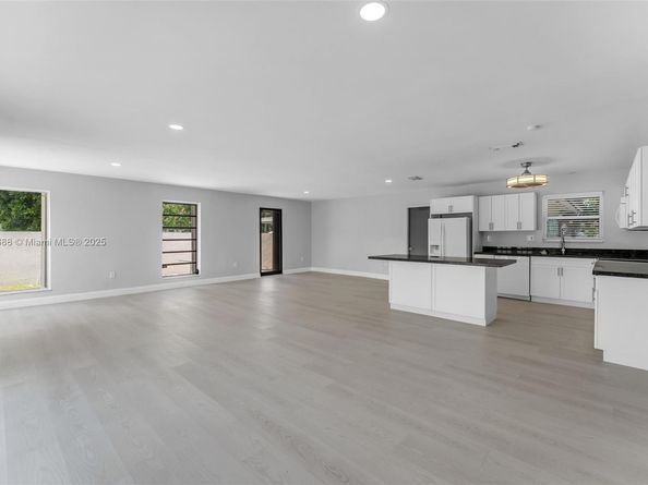 4400 SW 89th Ave, Miami FL 33165