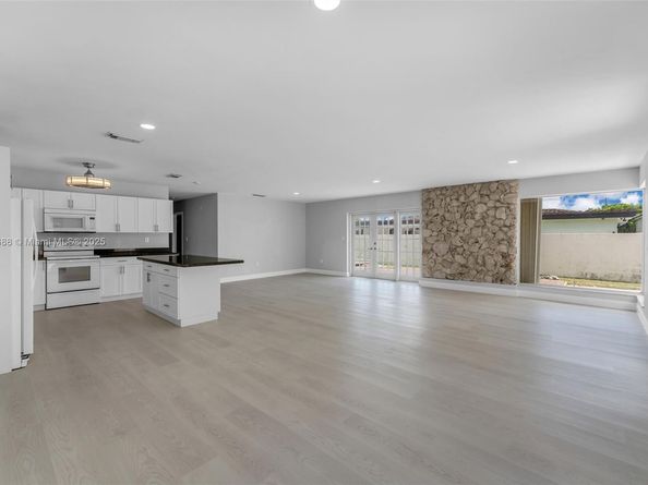 4400 SW 89th Ave, Miami FL 33165