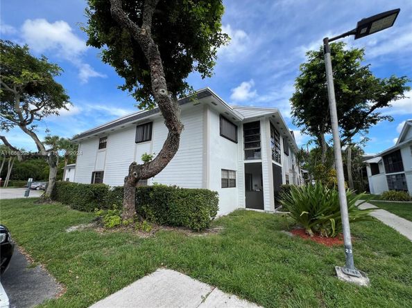 18935 NW 62nd Ave 202, Hialeah FL 33015