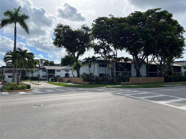 18935 NW 62nd Ave 202, Hialeah FL 33015