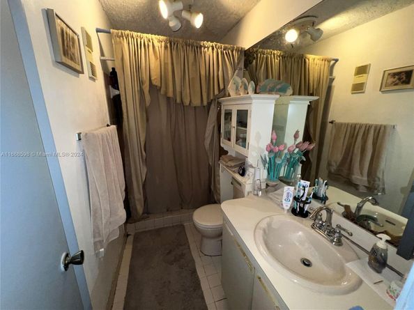 18935 NW 62nd Ave 202, Hialeah FL 33015