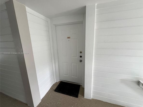 18935 NW 62nd Ave 202, Hialeah FL 33015
