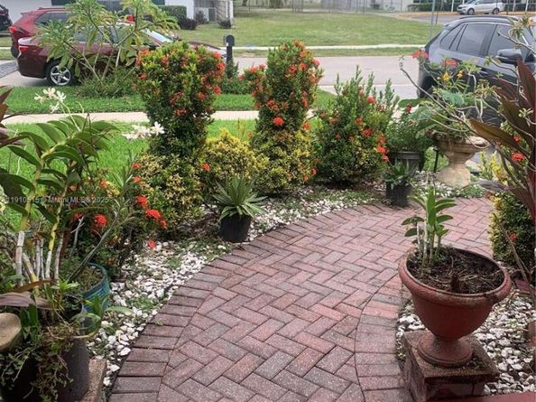 321 SW 76th Ter, North Lauderdale FL 33068