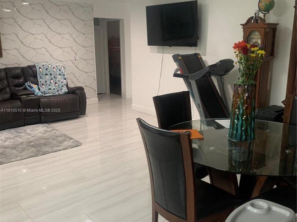 321 SW 76th Ter, North Lauderdale FL 33068