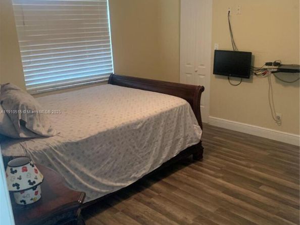 321 SW 76th Ter, North Lauderdale FL 33068