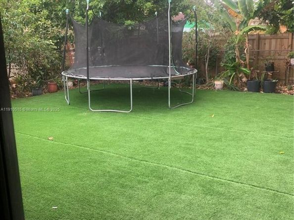 321 SW 76th Ter, North Lauderdale FL 33068