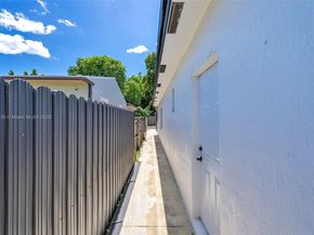 3022 NW 95th St, Miami FL 33147