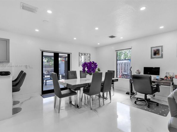 3022 NW 95th St, Miami FL 33147
