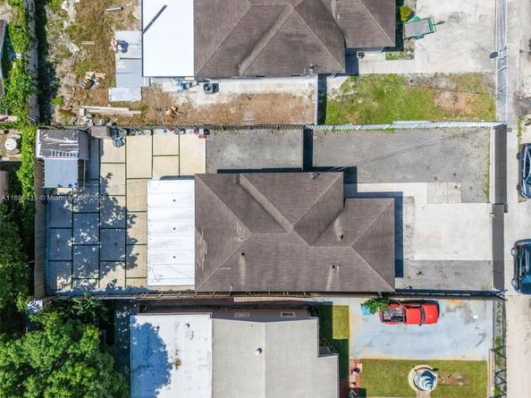 3022 NW 95th St, Miami FL 33147