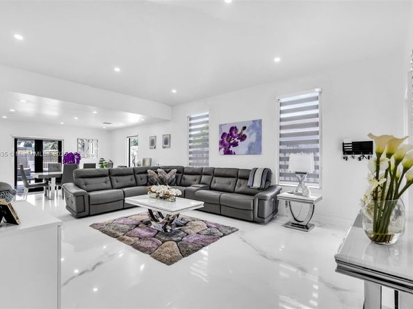 3022 NW 95th St, Miami FL 33147